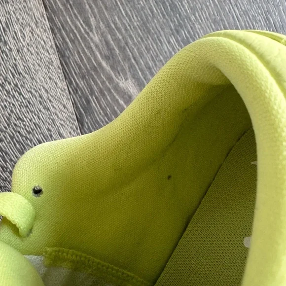 Jordan 1 Low Sneaker in Limelight Size 5 - Picture 8 of 11